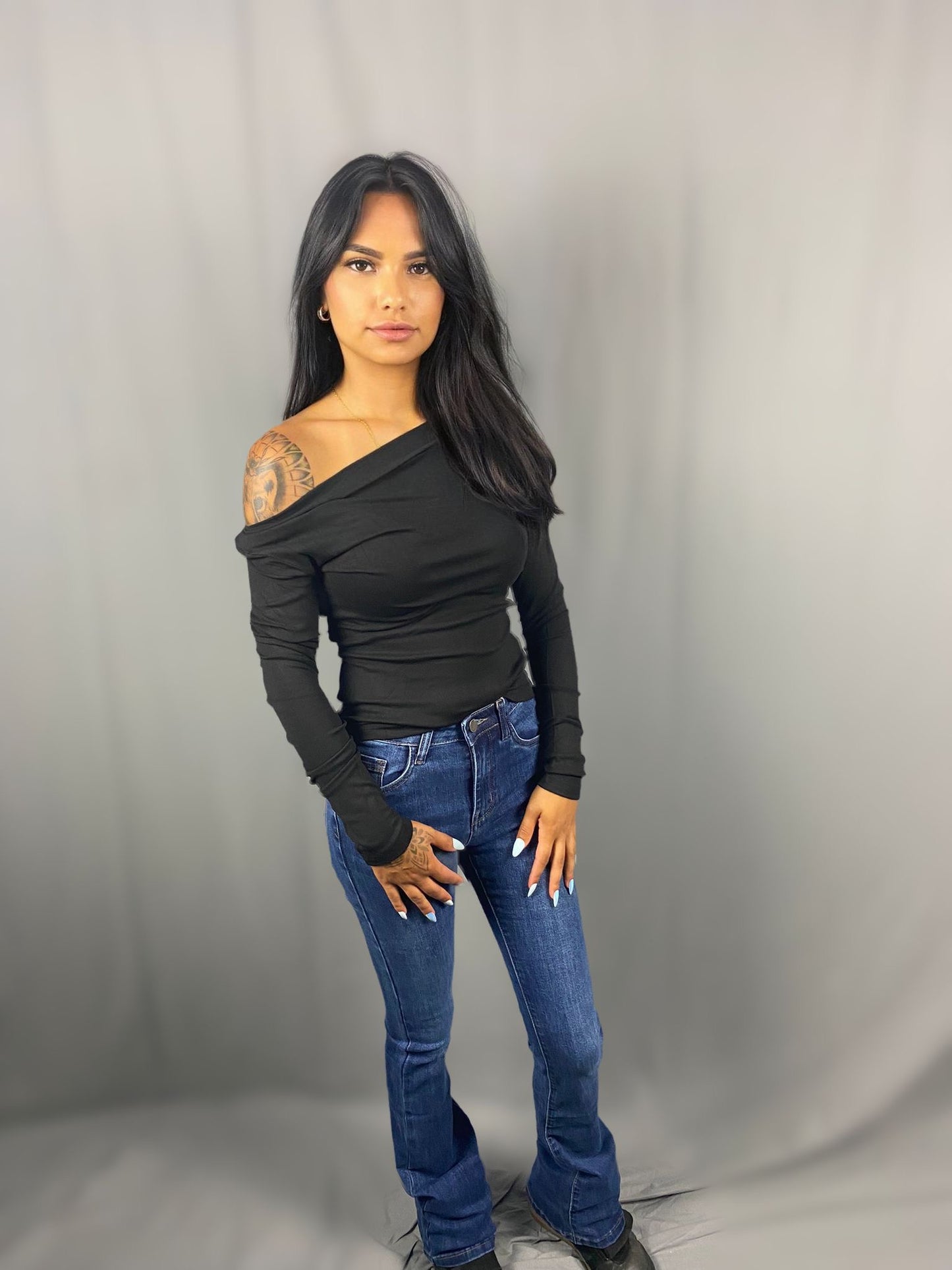 Offshoulder black