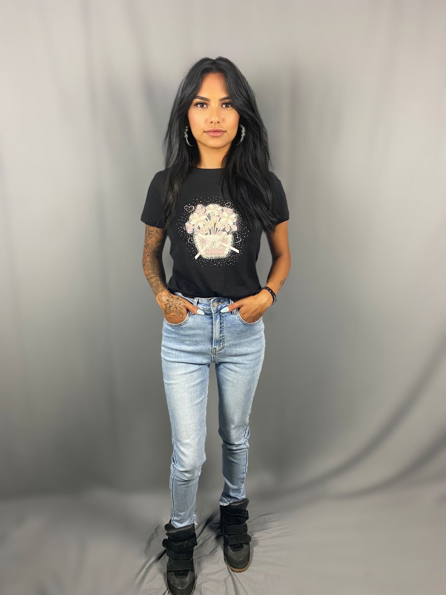 T-shirt flower black