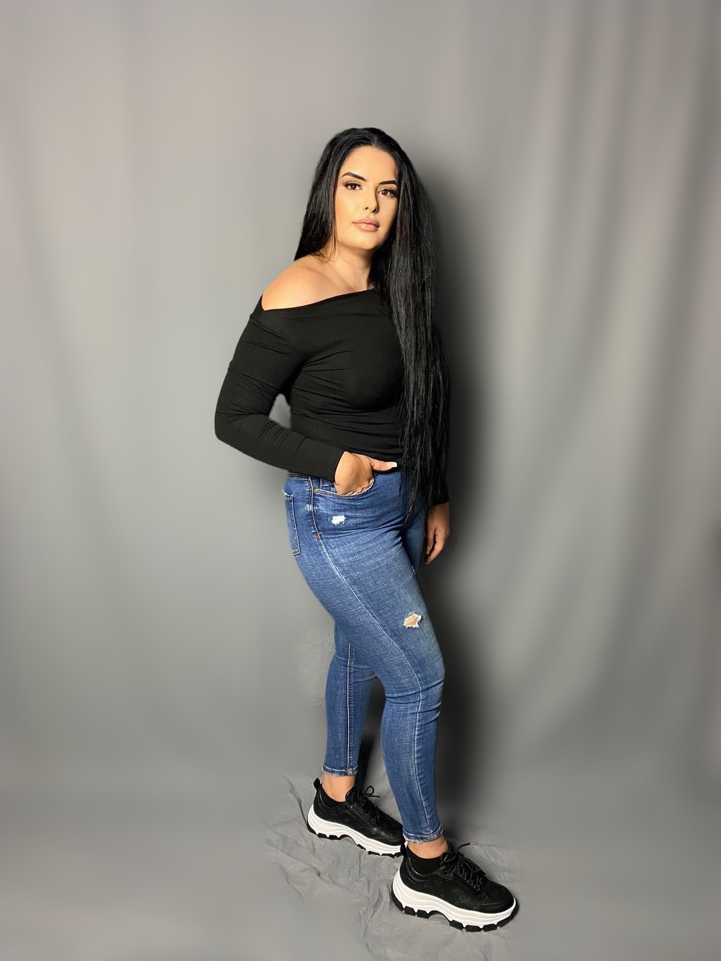 Offshoulder black